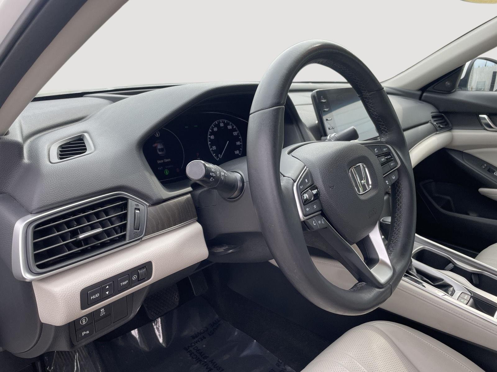 Used 2018 Champagne Frost Pearl Honda Touring 1.5T image 25