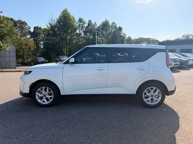 Certified Used 2024 Snow White Pearl Kia LX image 2