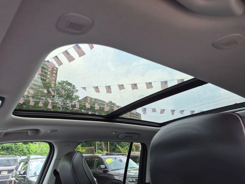 Used 2023 White Jeep 4xe image 25