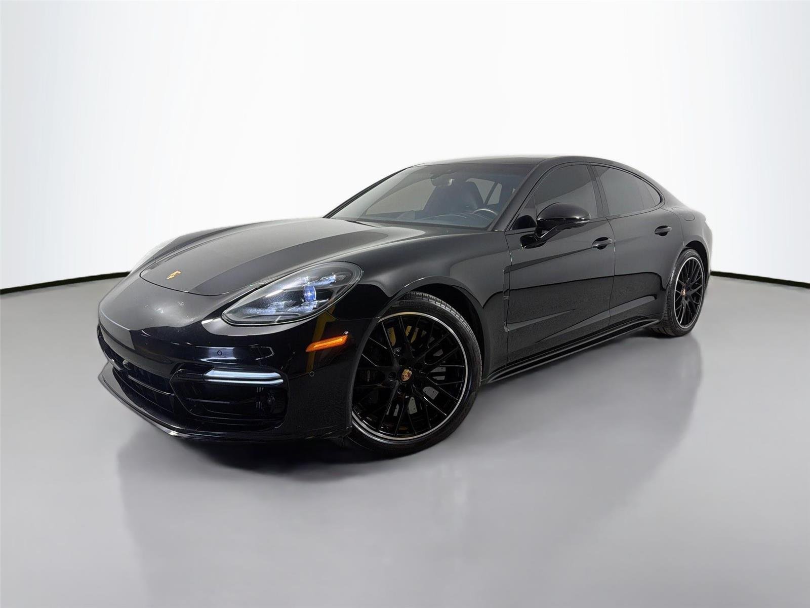 2023 Porsche Panamera Turbo S E-Hybrid's photo