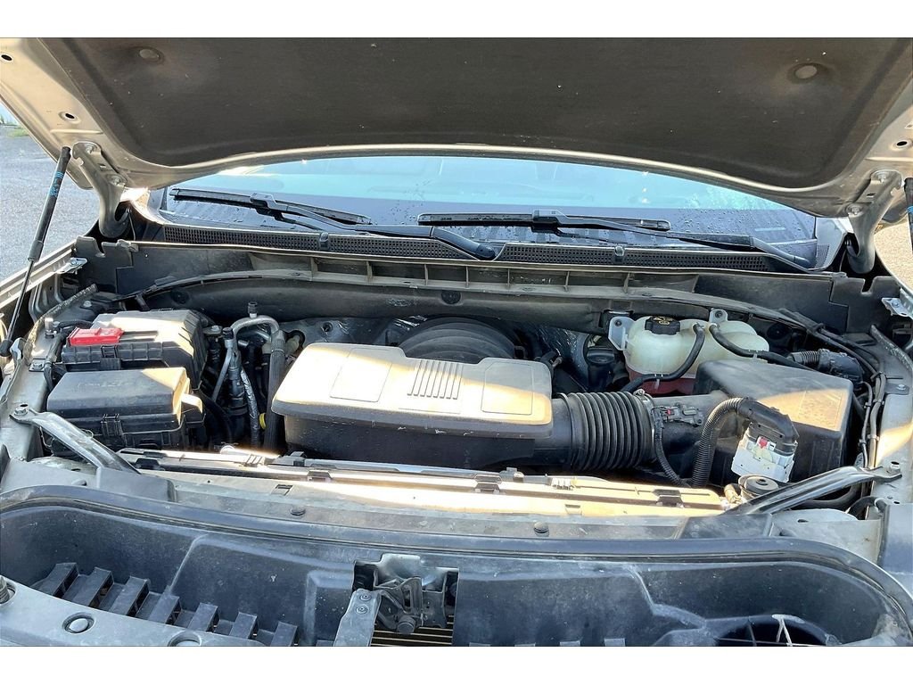 Used 2024 Sterling Metallic GMC SLT image 8