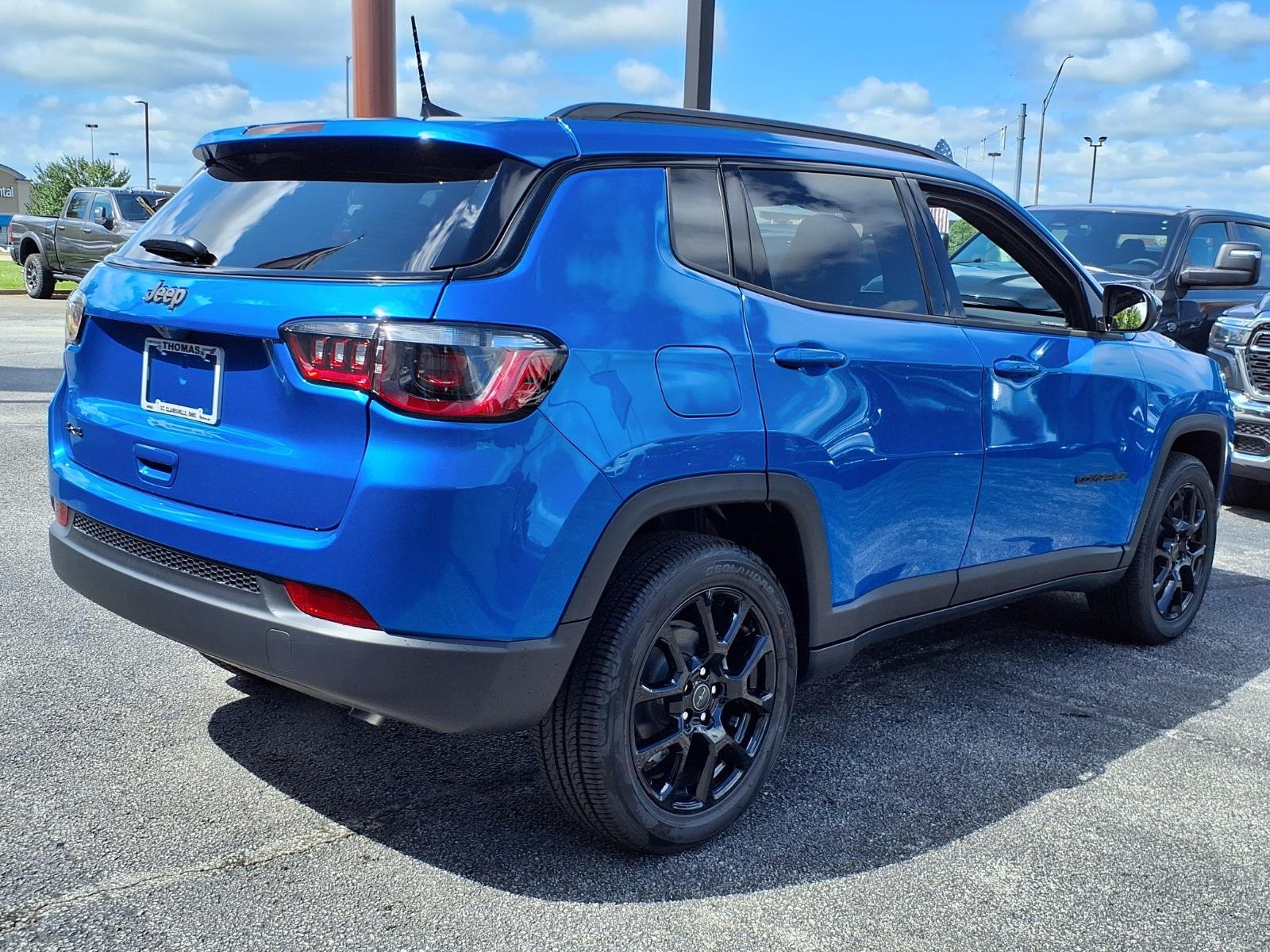 New 2026 Hydro Blue Pearlcoat Jeep Latitude Altitude image 3