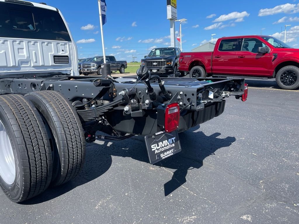 2026 Ford F-550 Super Duty Chassis Cab XL - Photo 34