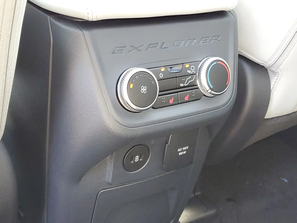 New 2026 Space White Metallic Ford Platinum™ image 27