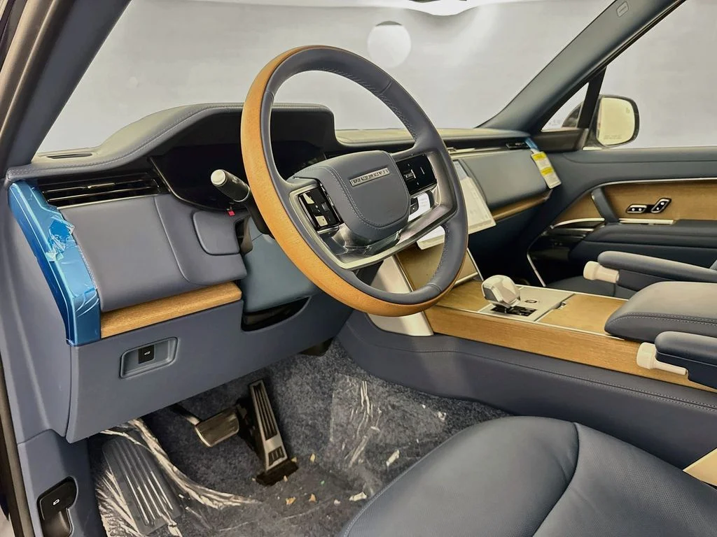 New 2026 Constellation Blue Ultra Metallic Gloss Land Rover SV image 9