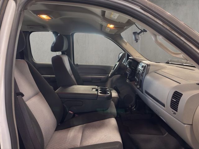 Used 2008 White Chevrolet Work Truck image 19
