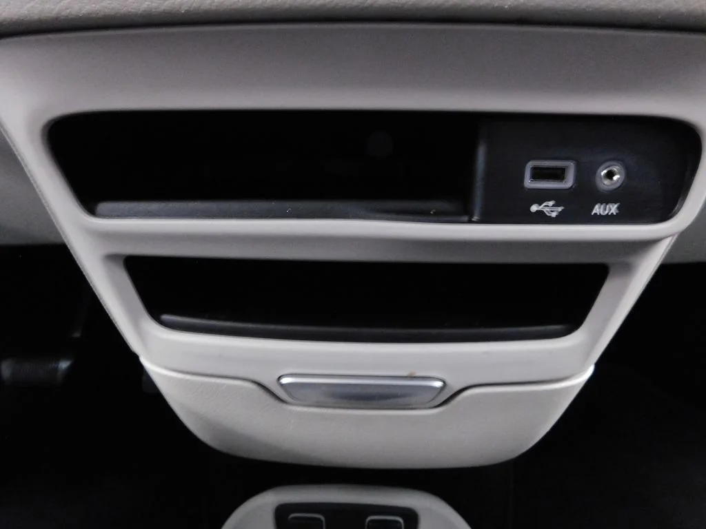 Used 2019 Velvet Red Pearlcoat Chrysler Touring L image 31
