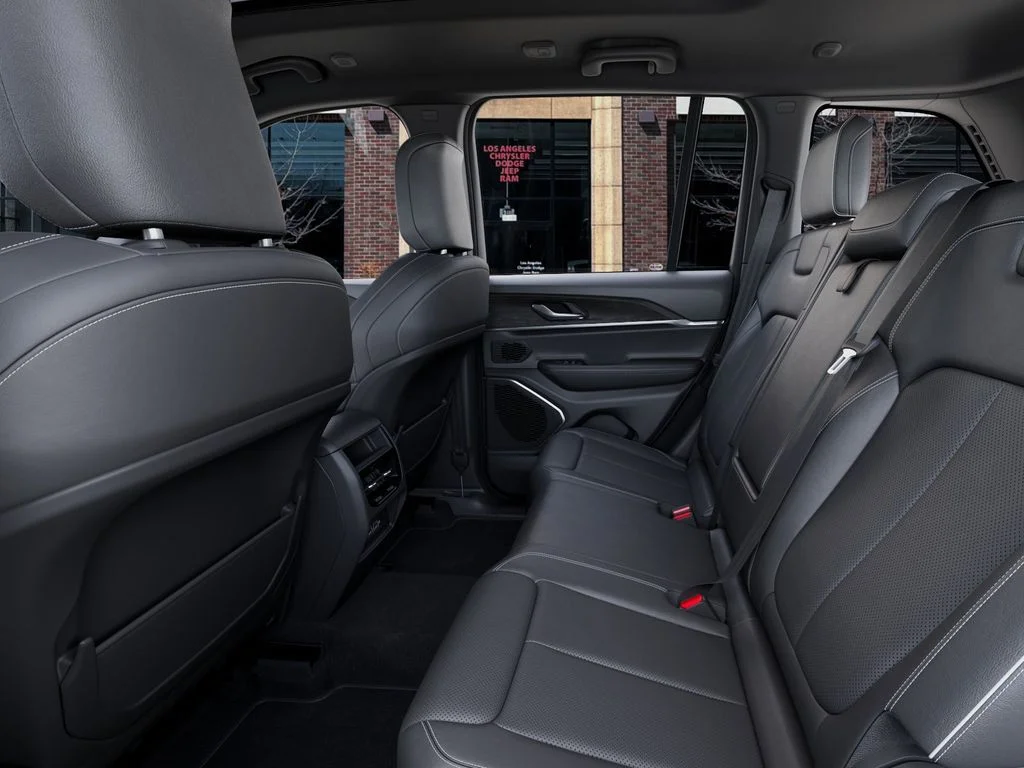 New 2026 Bright White Clear-Coat Exterior Paint Jeep Limited Reserve image 23
