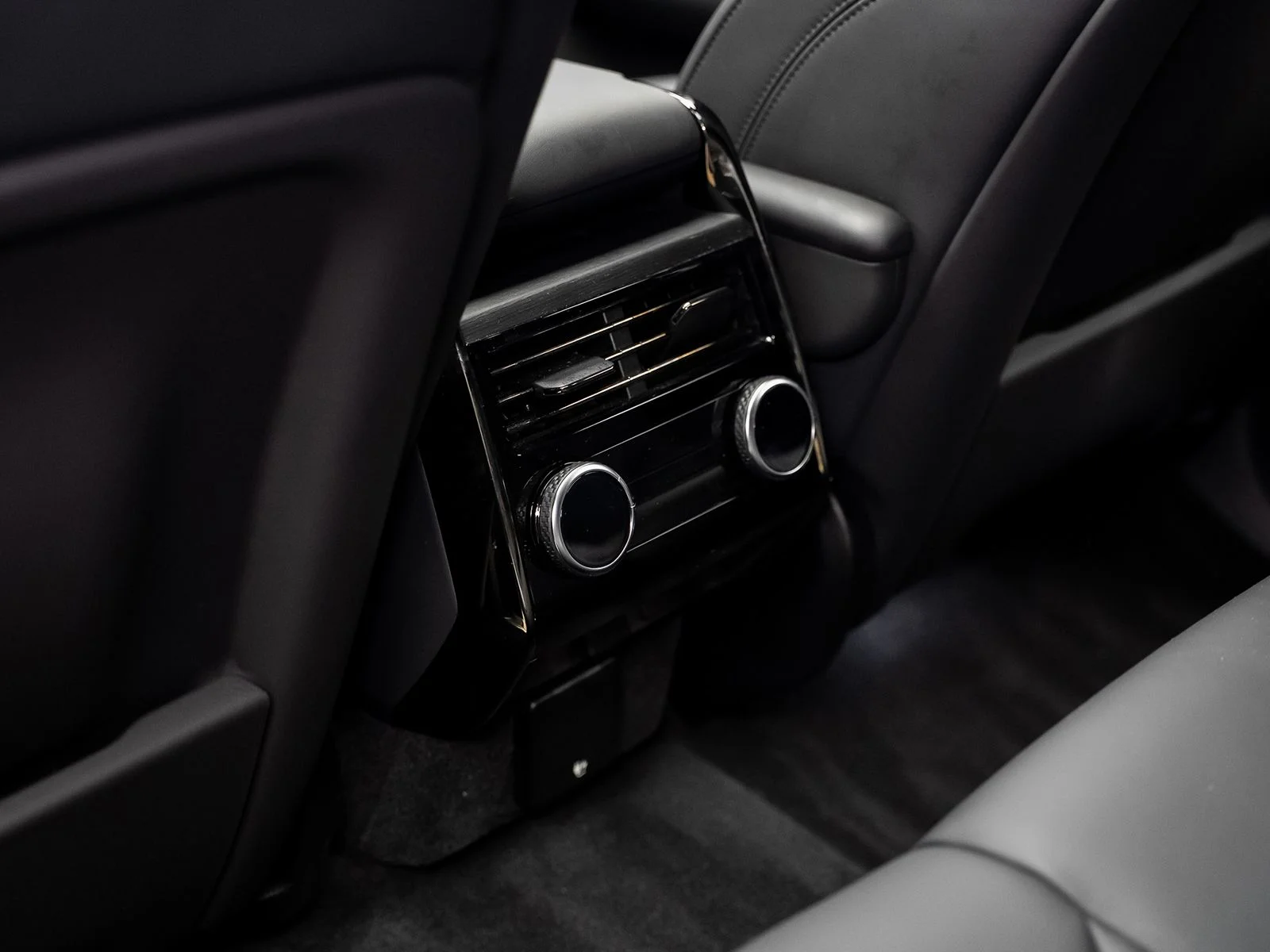 Used 2025 Blue Land Rover Autobiography image 40