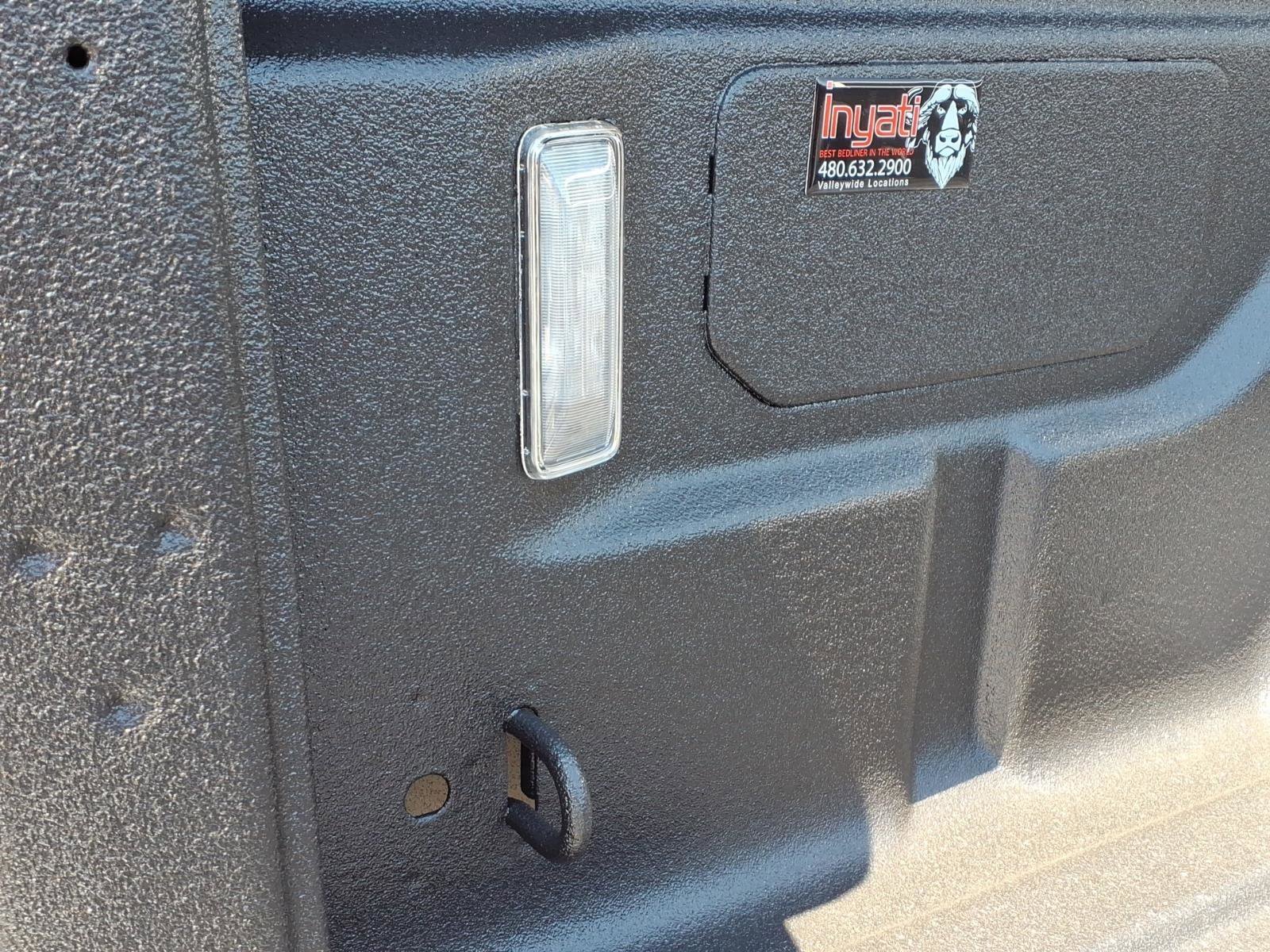 New 2026 Bright White Clear-Coat Exterior Paint Jeep Mojave X image 6