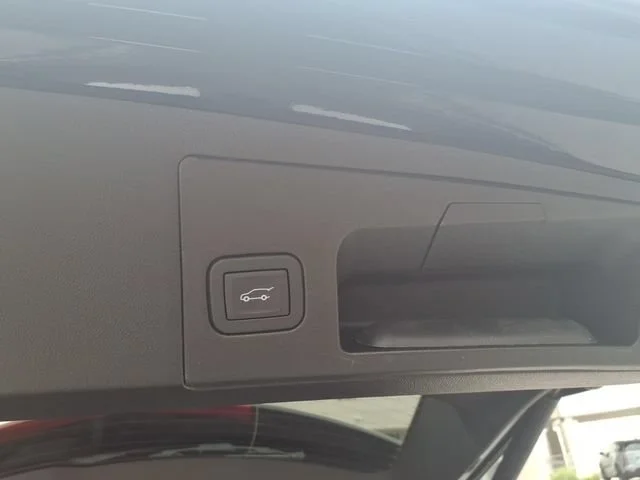 Used 2025 Stellar Black Metallic Cadillac Premium Luxury image 6