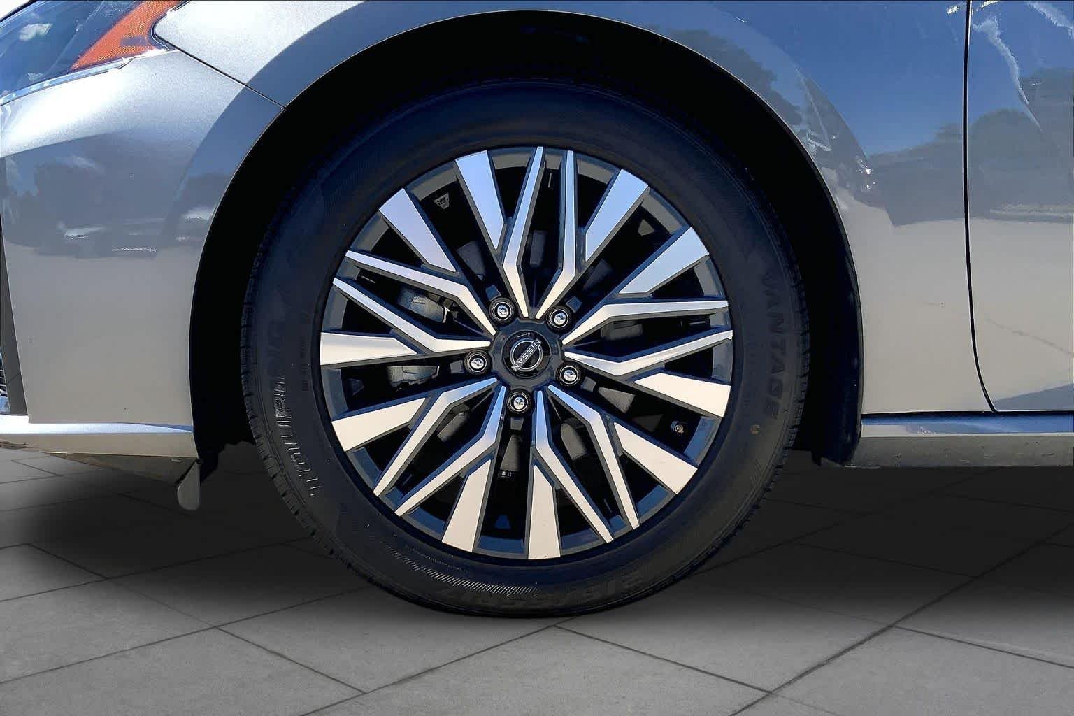 Used 2024 Gun Metallic Nissan 2.5 SV image 11