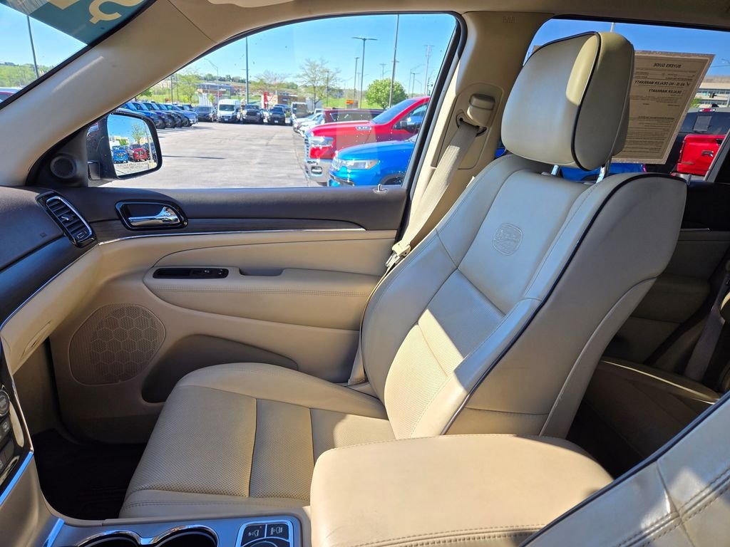 Used 2019 Red Jeep Overland image 28
