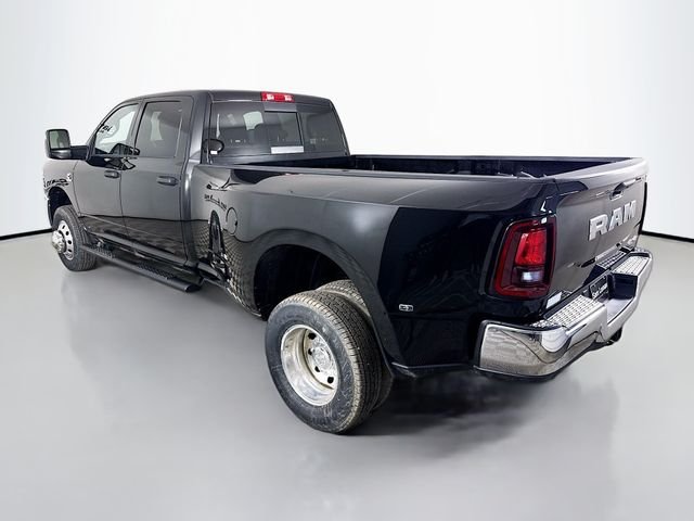 New 2026 Diamond Black Crystal Pearl-Coat Exterior Paint RAM Tradesman image 5