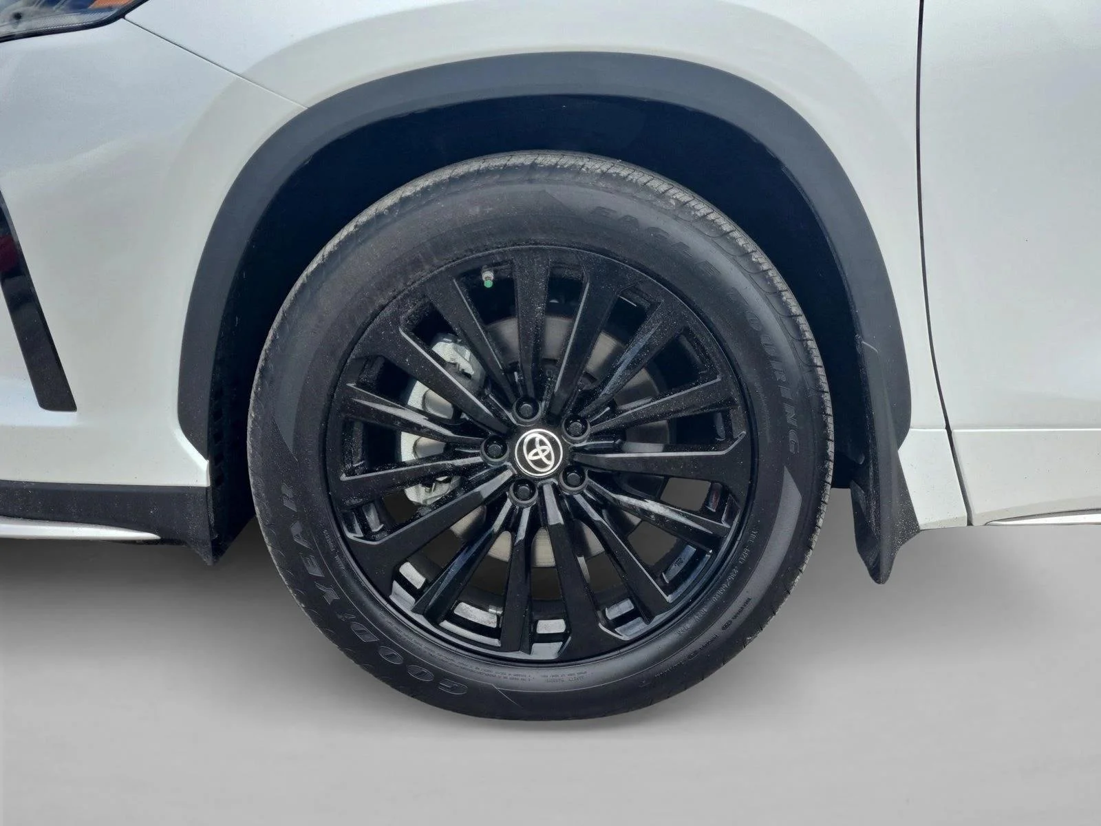 Used 2023 Wind Chill Pearl Toyota XSE image 25