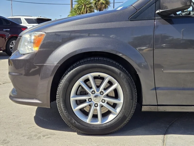 Used 2016 Granite Crystal Metallic Clearcoat Dodge SXT image 6
