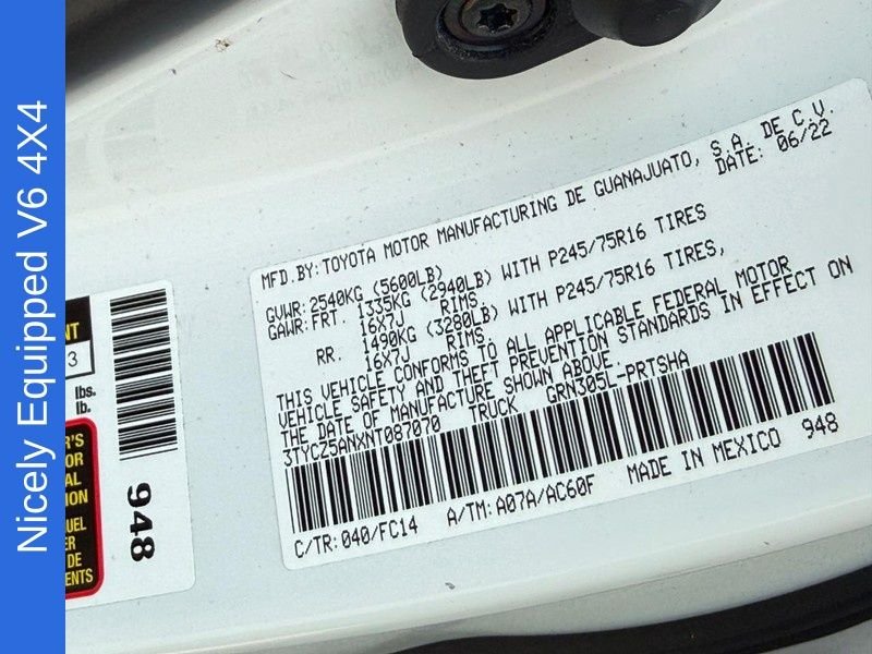 Used 2022 White Toyota SR5 image 31