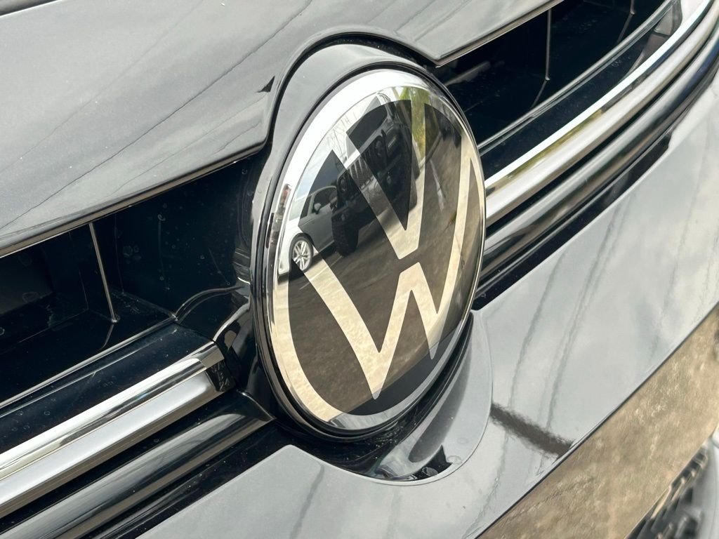 New 2026 Black Volkswagen 1.5T Sport image 9