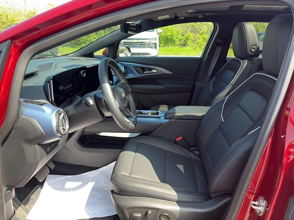 2025 Chevrolet Equinox EV LT - Photo 6