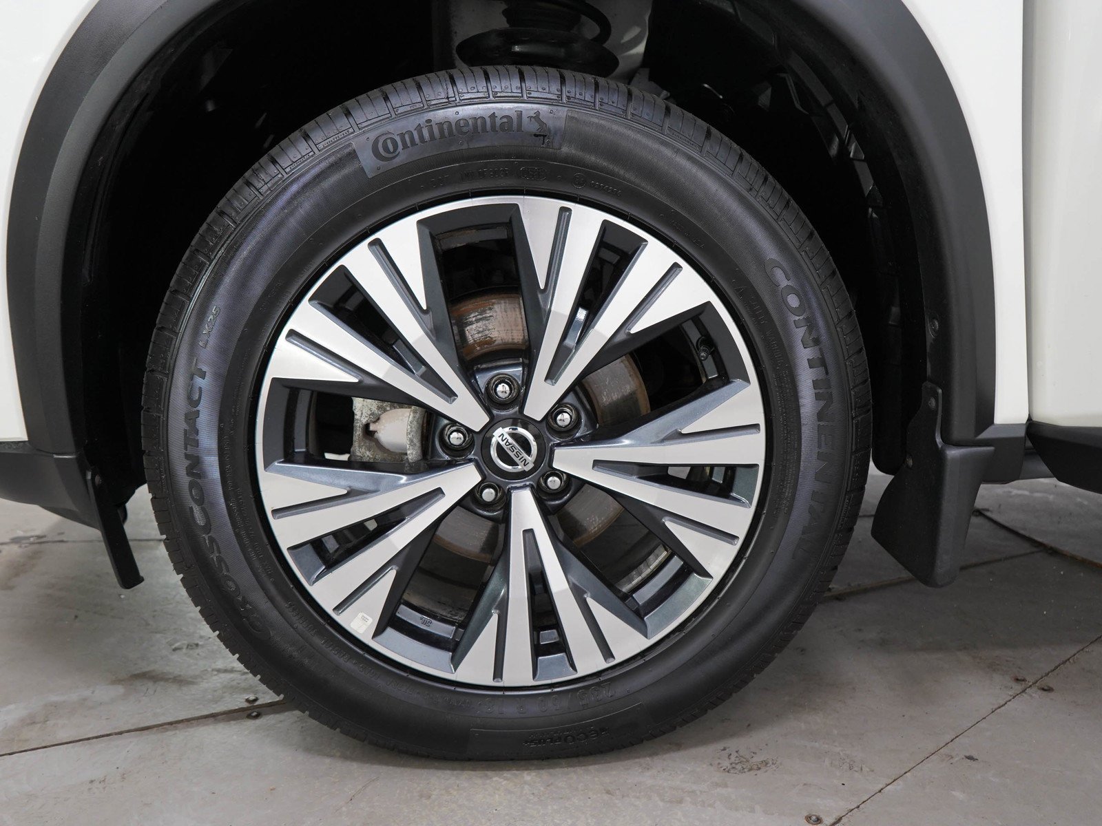 Used 2021 Pearl White Tricoat Nissan Sv image 29