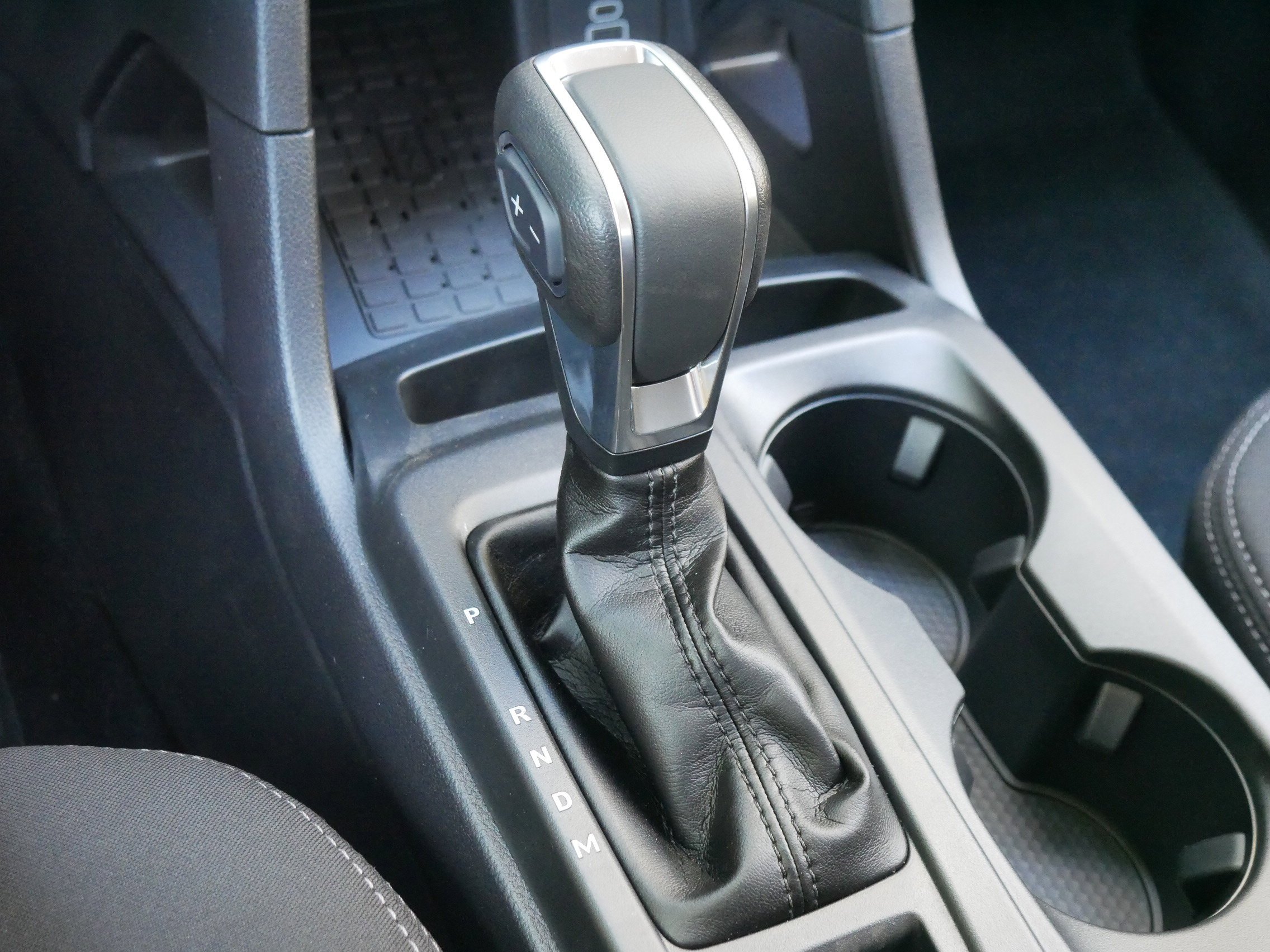 New 2025 Oxford White Ford XLT image 16
