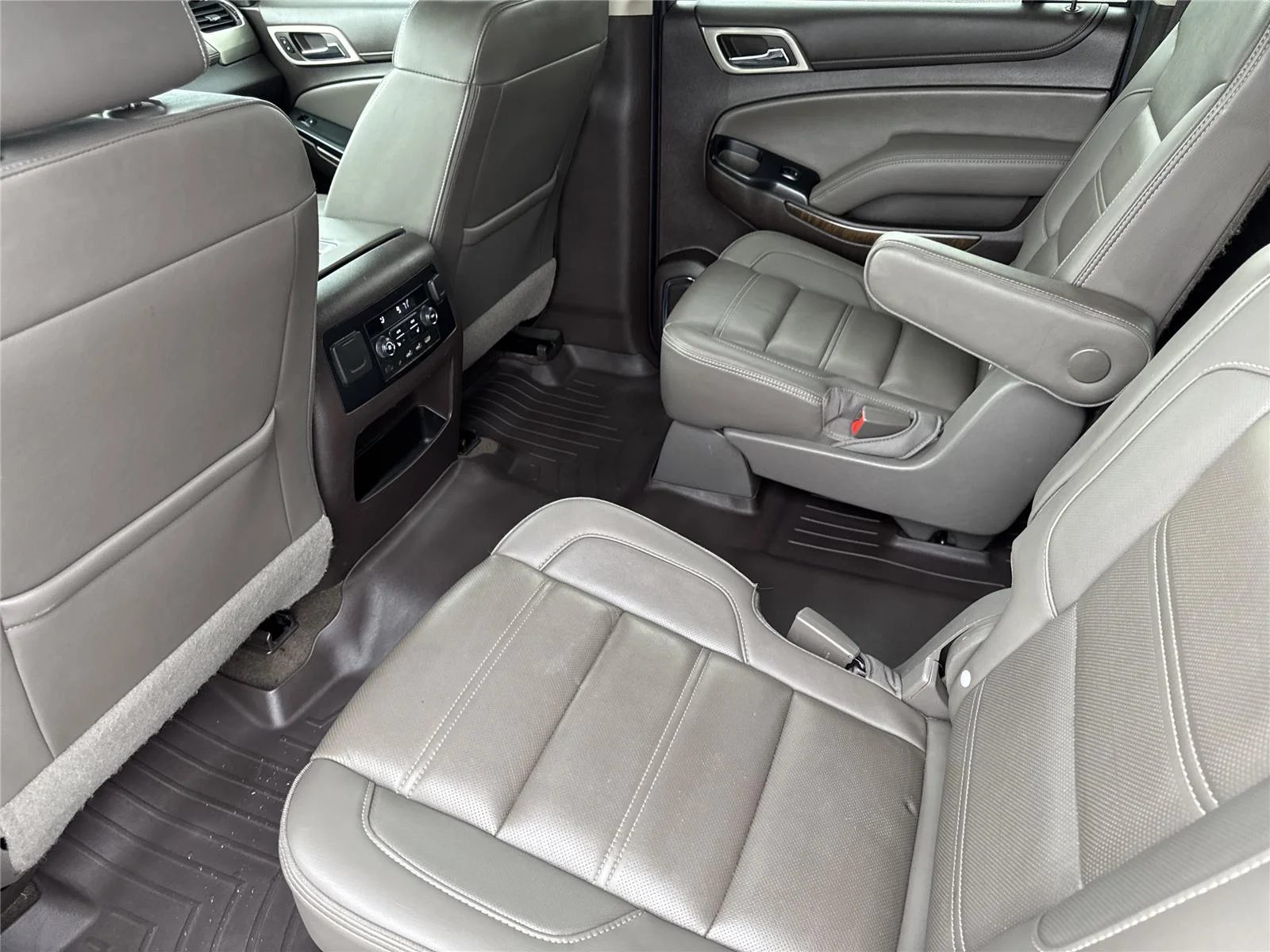 Used 2019 PEPPERDUST METALLIC GMC Denali image 32
