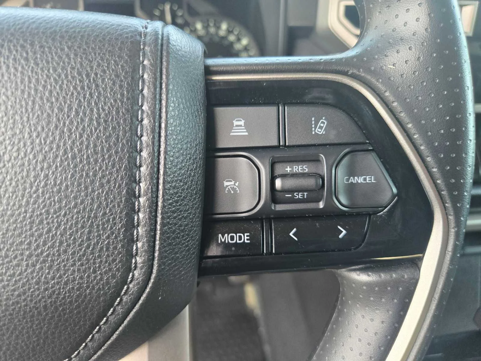 Used 2024  Toyota SR5 image 28