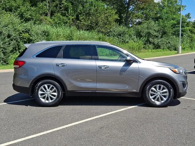 Used 2016 Silver Kia LX image 8
