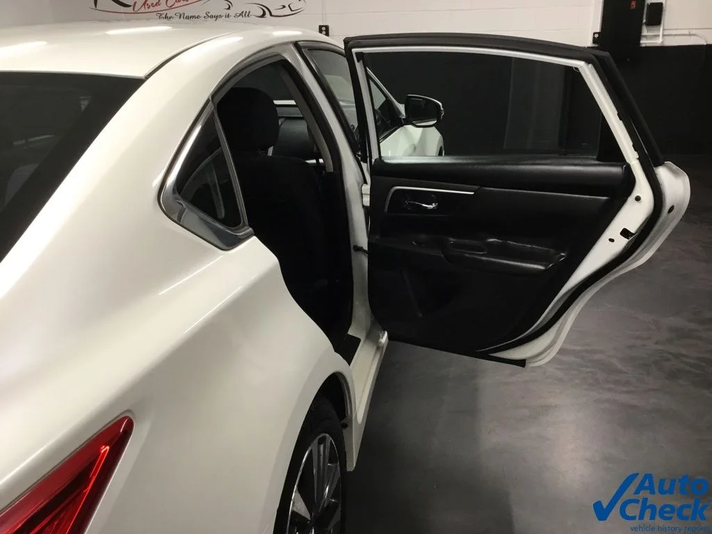 Used 2016 White Nissan 2.5 SV image 33