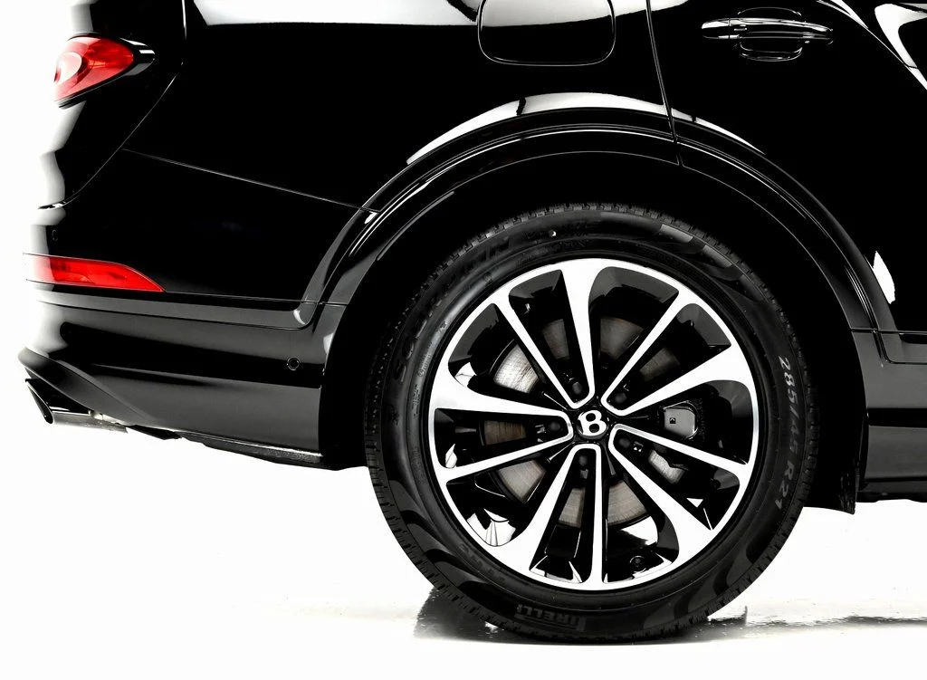 Used 2025 Beluga Bentley V8 image 8