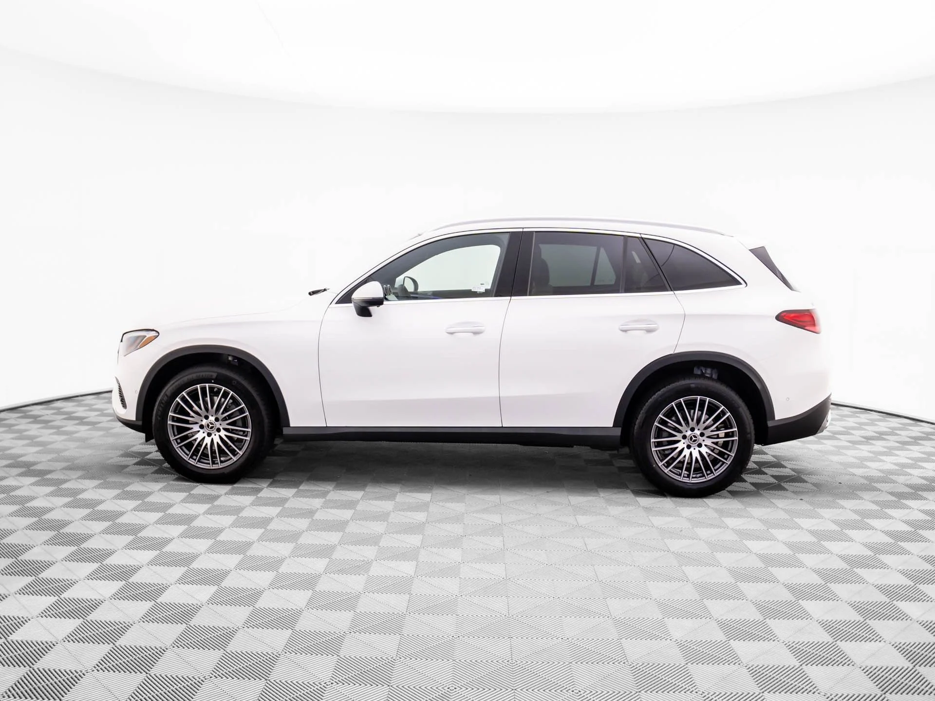 New 2026 White Mercedes-Benz GLC 300 image 2