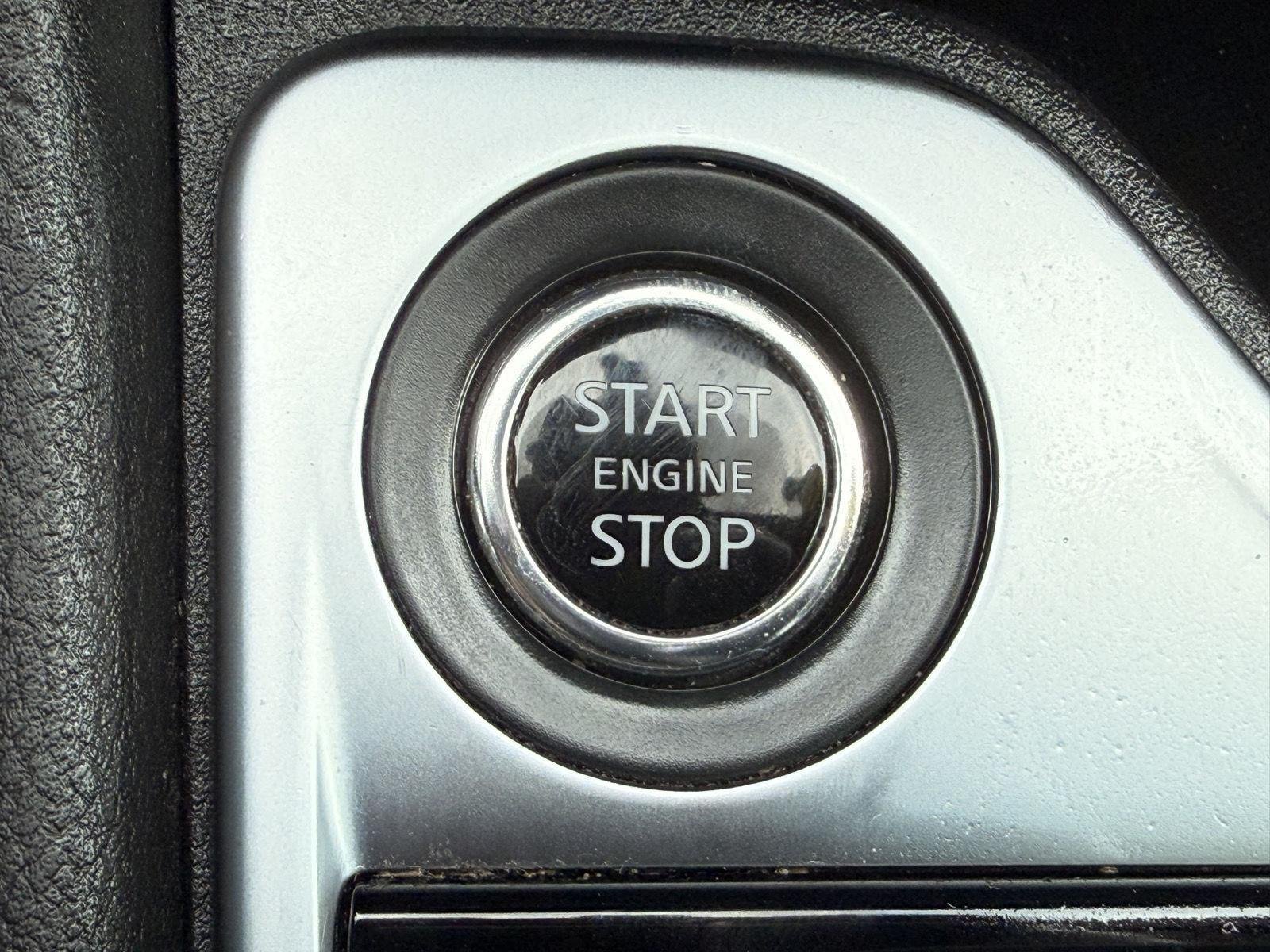 Used 2024 Aspen White Tricoat Nissan SV image 33