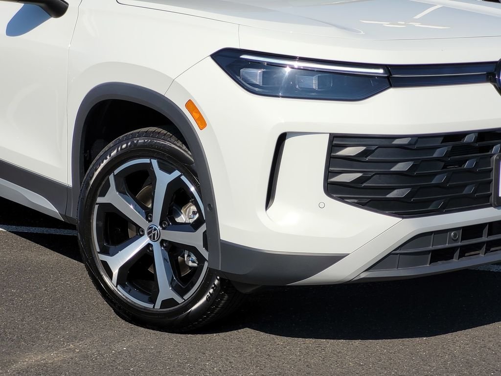 New 2026 White/off-white Volkswagen SE image 3