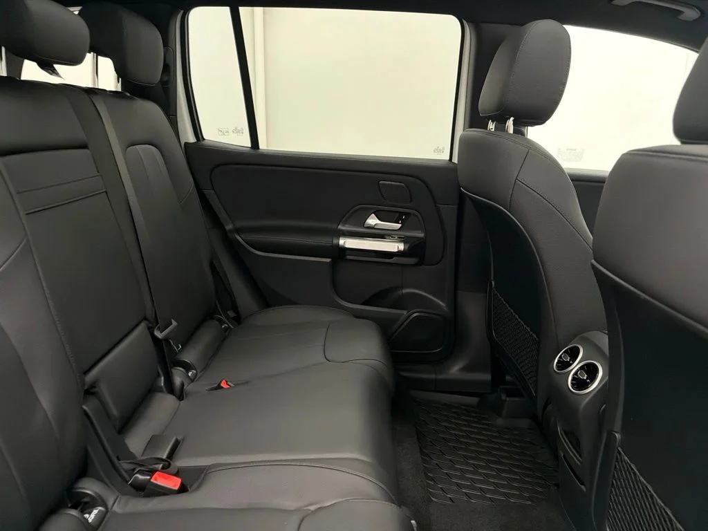 New 2026 White Mercedes-Benz GLB 250 image 26