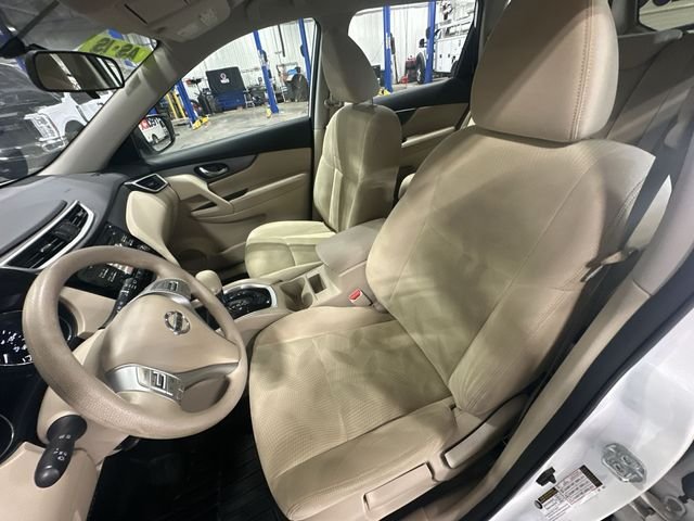 Used 2015 Glacier White Nissan S image 17