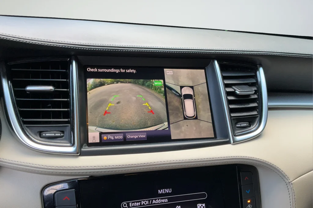 Used 2021 White INFINITI Sensory image 17