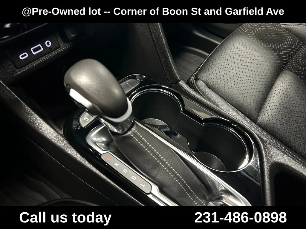 Used 2020 White Buick Essence image 25