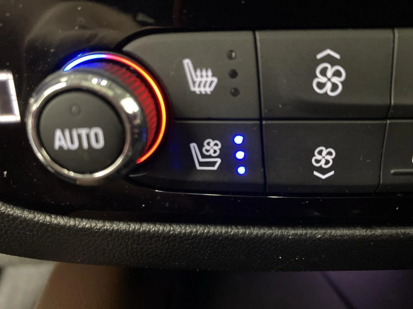 Used 2020 White Frost Tricoat Buick Avenir image 25