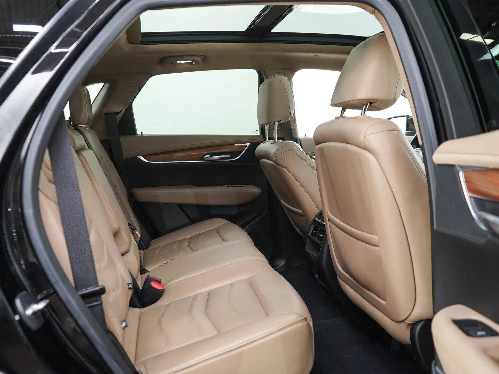 Used 2018 Stellar Black Metallic Cadillac Platinum AWD image 11