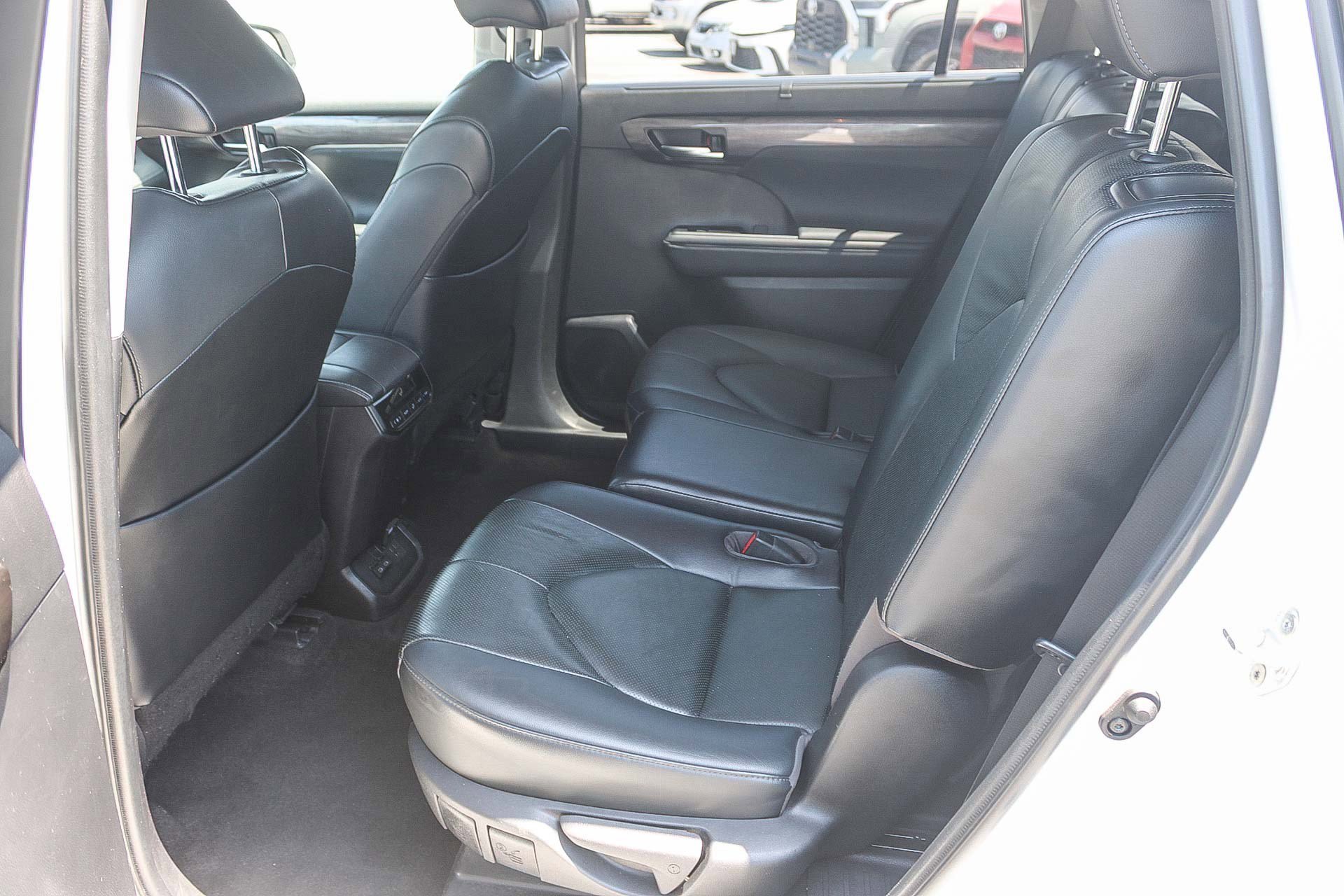 Used 2023 Wind Chill Pearl Toyota Limited image 19