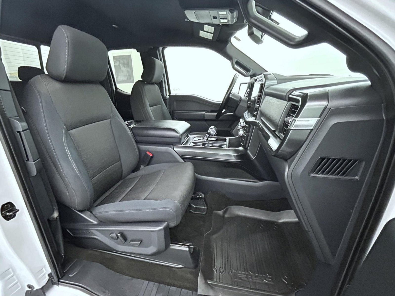Used 2022 White Ford XLT image 15
