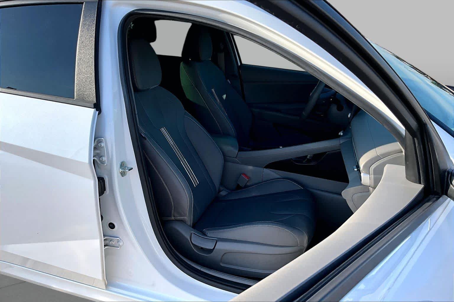 Used 2022 Quartz White Hyundai SEL image 9