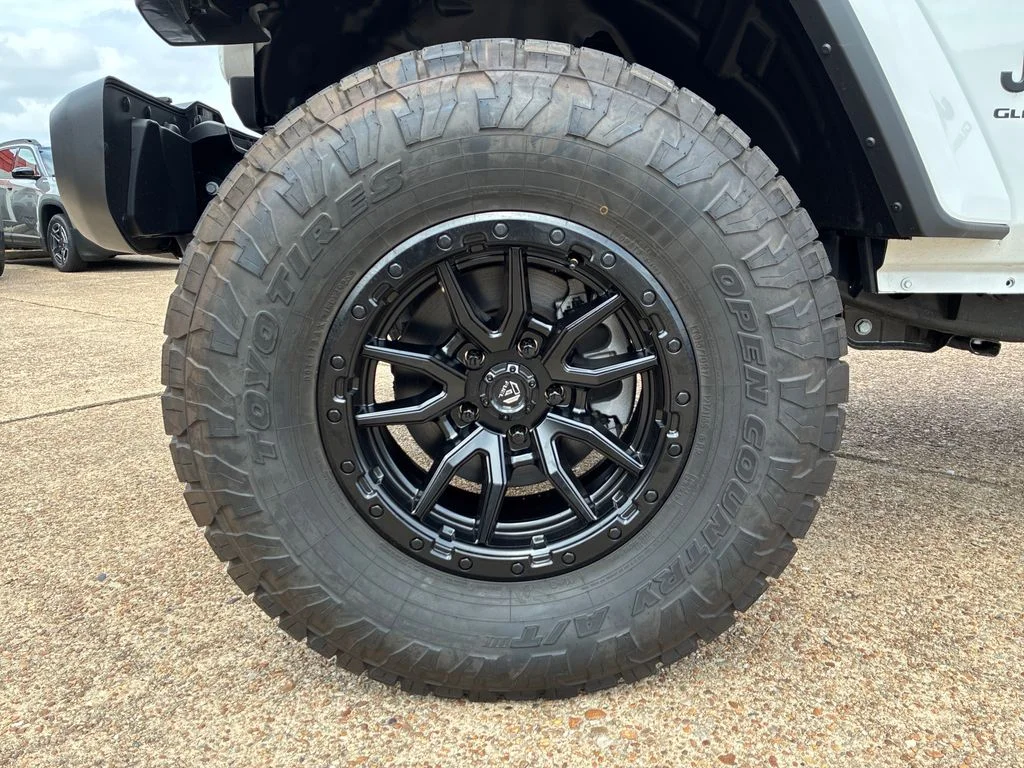 New 2026 Bright White Clear-Coat Exterior Paint Jeep Sport S image 10