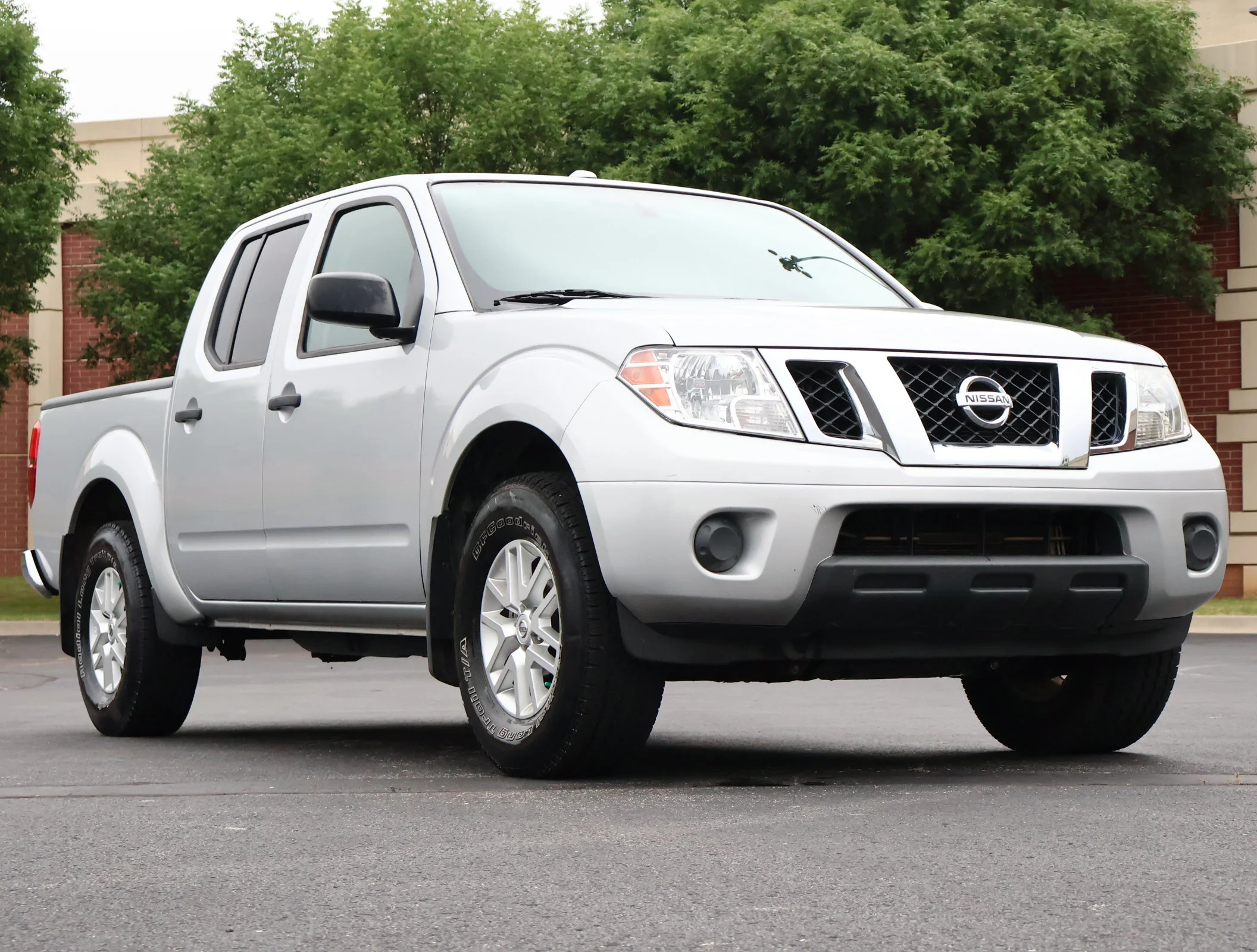 Used 2016 Brilliant Silver Nissan SV image 1