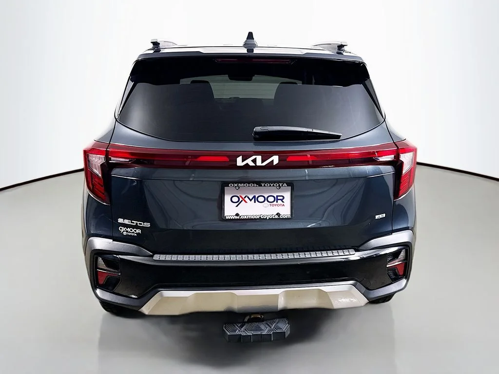 Used 2024 Gravity Gray Kia EX image 6