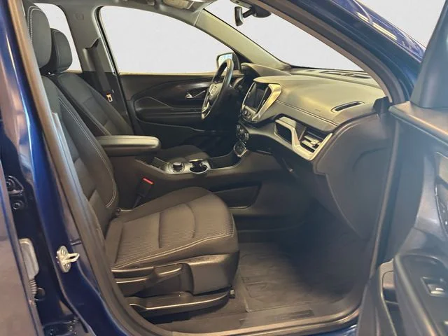 Used 2022  GMC SLE image 16