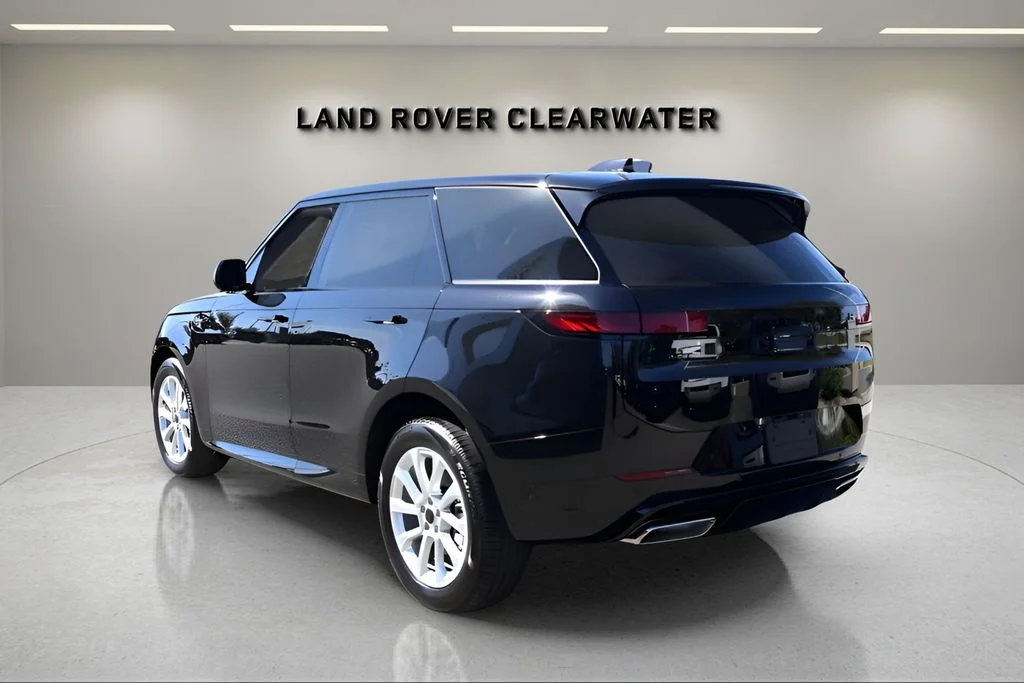 New 2026 Santorini Black Land Rover Dynamic SE image 3