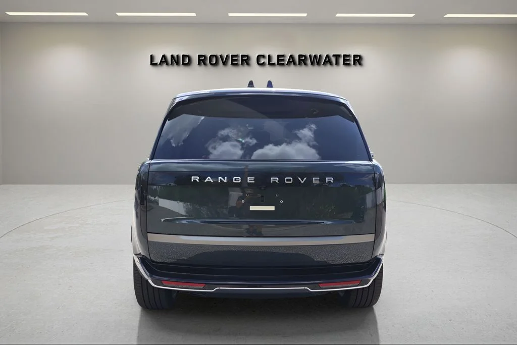 New 2026 Belgravia Green Land Rover SE image 4