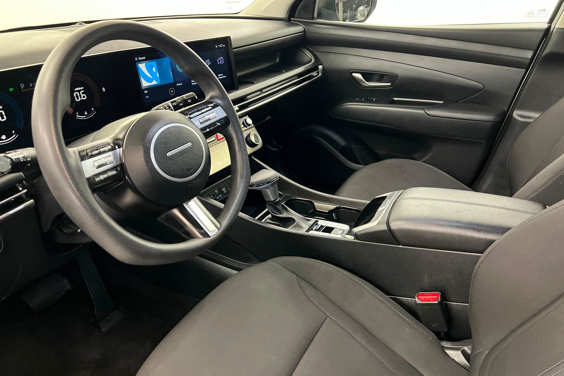 Used 2025 Shimmering Silver Hyundai SEL image 17