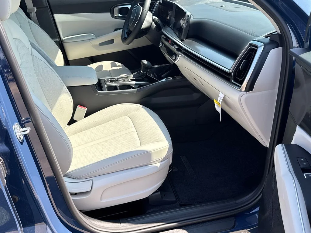 2025 Kia Sorento S - Photo 13